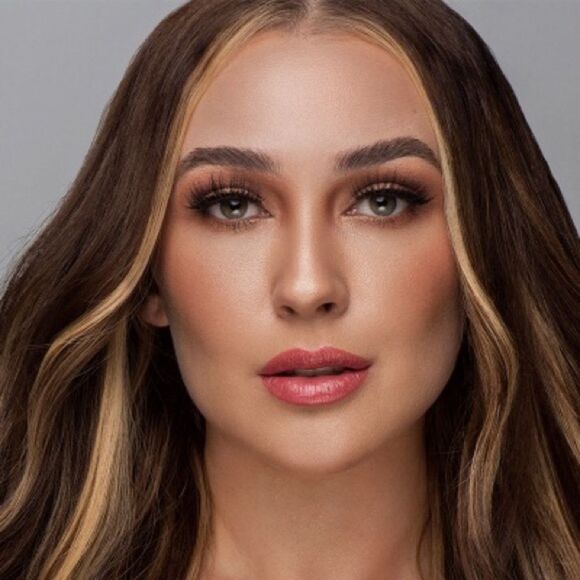 Kenia Ontiveros Beauty Glow & Go Kit - Picture 4 of 16